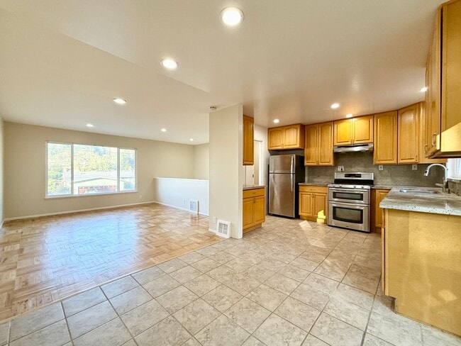 Building Photo - Coastal 3-Bed/2-Bath Home with Ocean View! ***PLEASE READ DESCRIPTION***