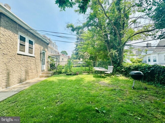 Building Photo - 146 Sumac St
