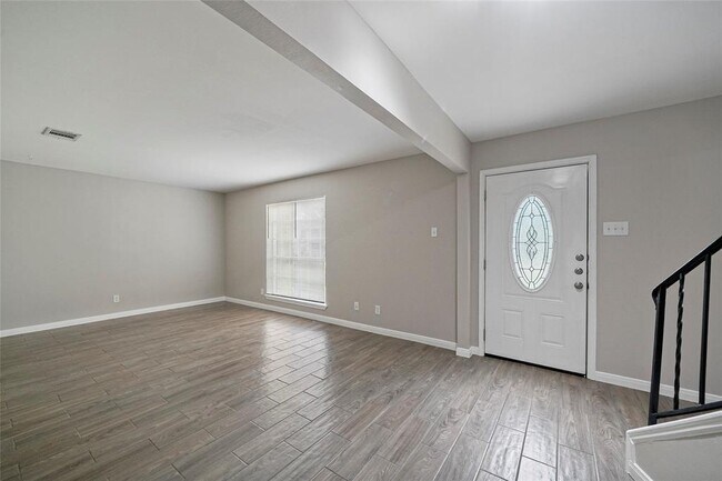 Building Photo - 643 Ames St