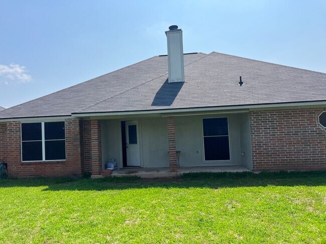Building Photo - Close to Barksdale Air Force Base... You d...