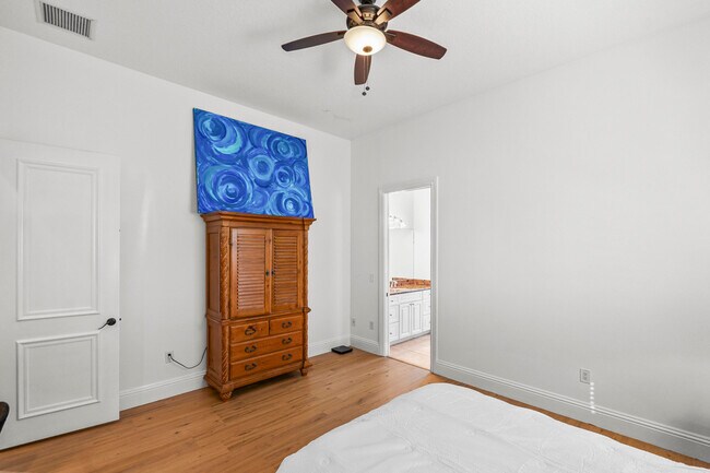 Building Photo - 14471 Paddock Dr