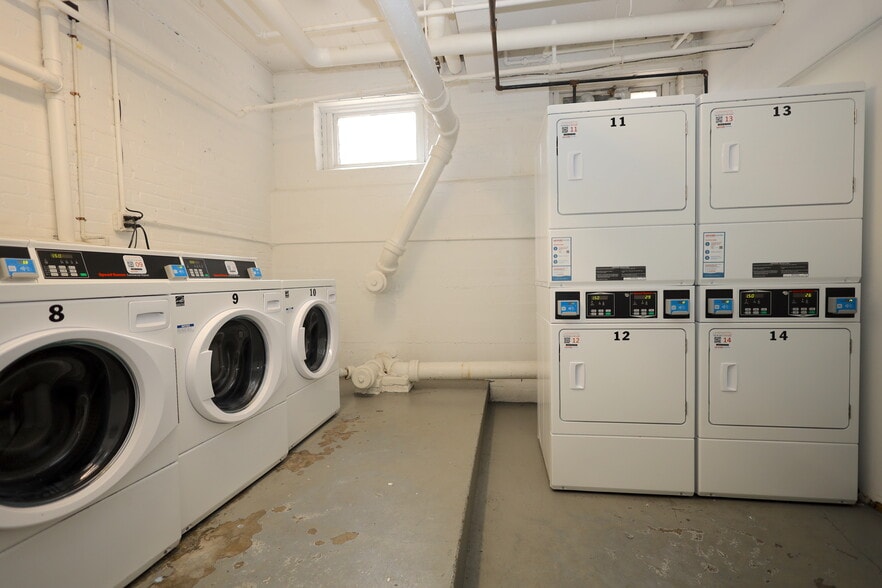 Building Photo - 118 Riverway