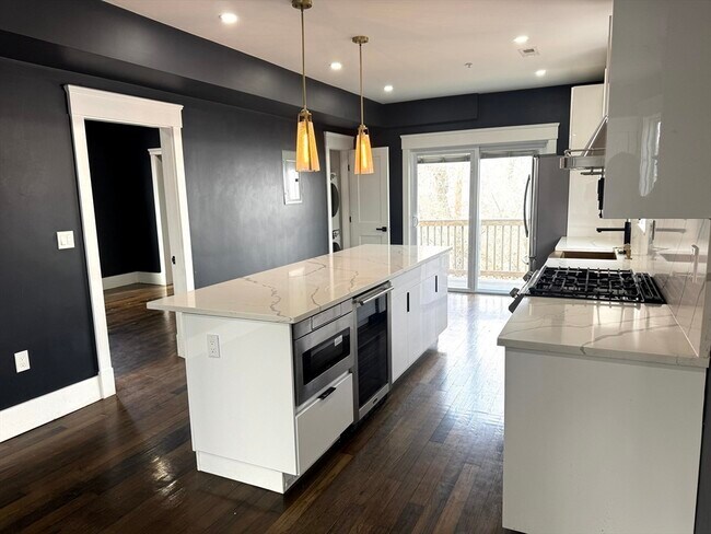 Building Photo - 567 Park St