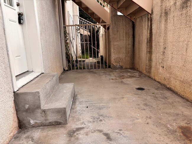 Building Photo - Welcome to 955 Figueroa Terrace.