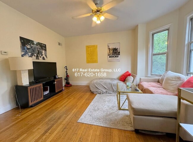 Primary Photo - SEPT Awesome Brookline 4bed w/ 2 full bath...