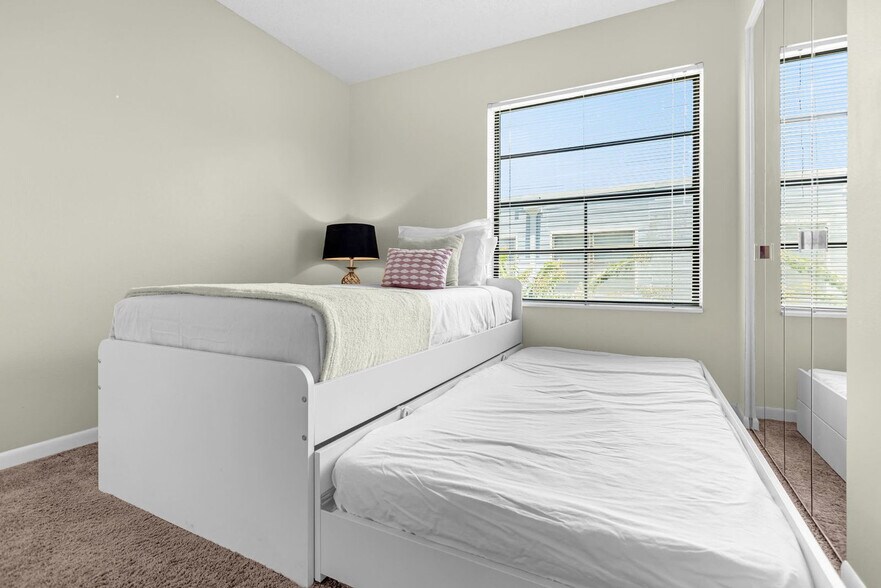 Building Photo - 3841 Atrium Dr