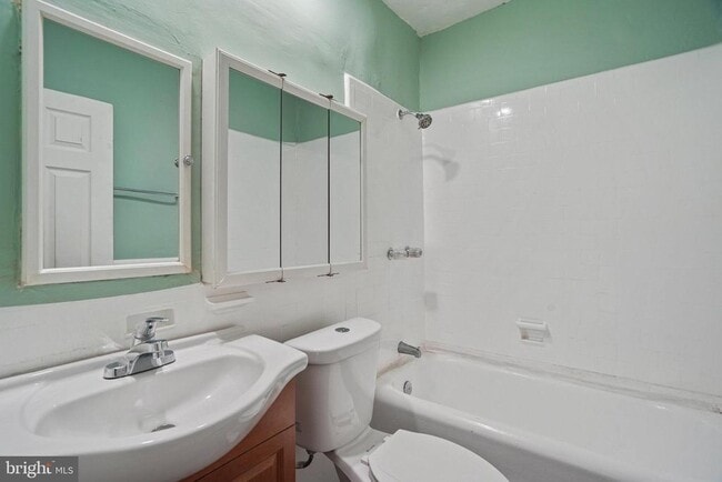 Building Photo - 207 Kennedy St NW