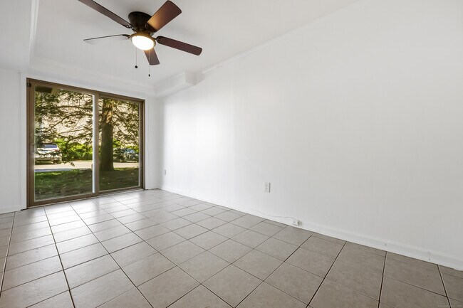 Building Photo - 75 Cos Cob Ave