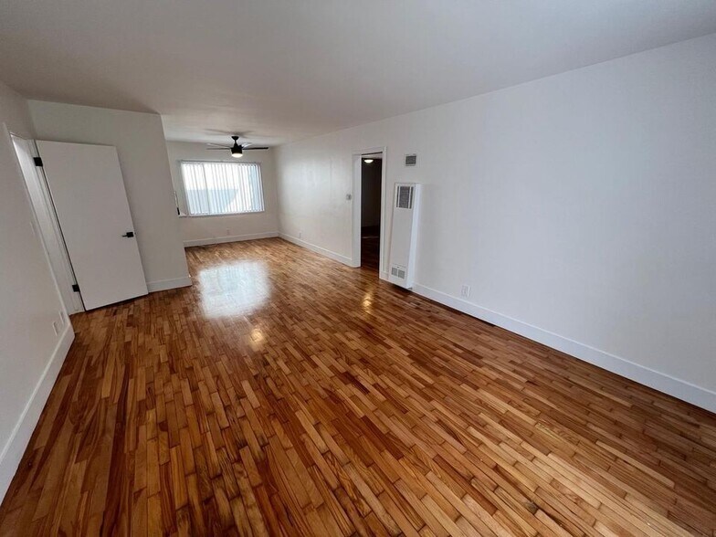 Building Photo - 3408 Mentone Ave
