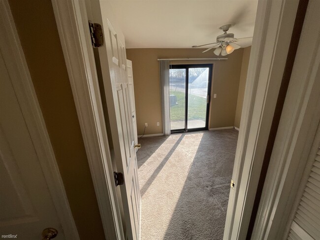 Building Photo - 2 br, 1 bath Condo - Martin Orchards Condo...