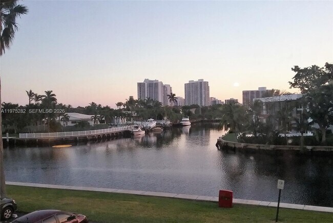 Building Photo - 401 Golden Isles Dr