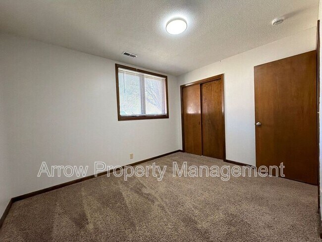 Building Photo - 3831 S 46th St