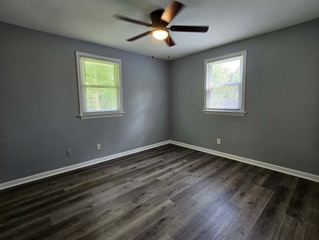 Building Photo - 1608 Hawthorne Dr