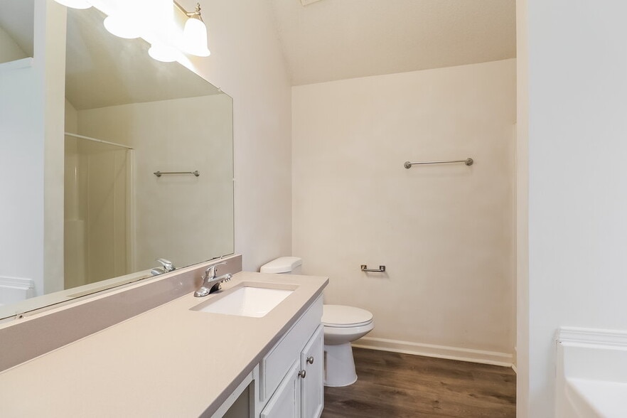 Building Photo - 905 Grassy Patch Ln