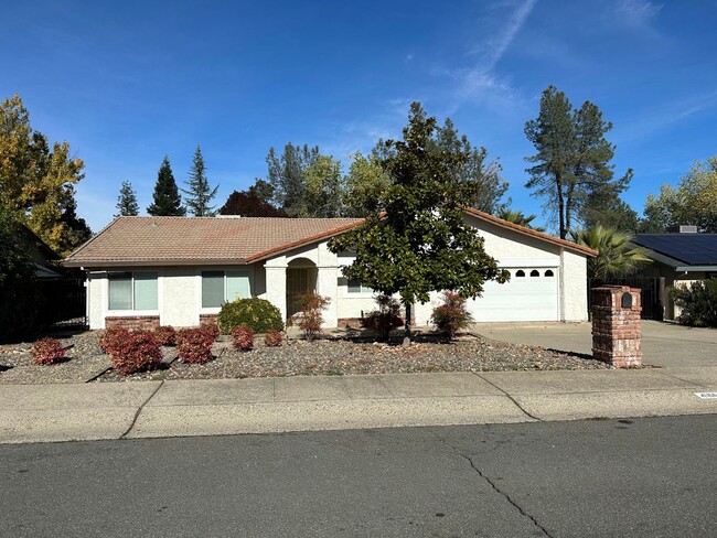 Building Photo - Mature dog considered. Nice home, convenient location off Placer & Wisconsin, Rdg.