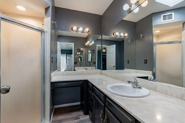 Building Photo - Pending/ Rented - 2-Car Garage & Fenced Yard! 2-Bed, 2-Bath Home in East Tucson