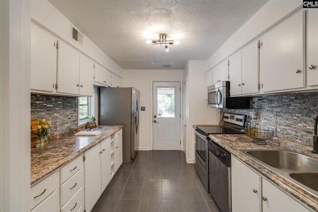 Building Photo - 8 Royalgate Dr