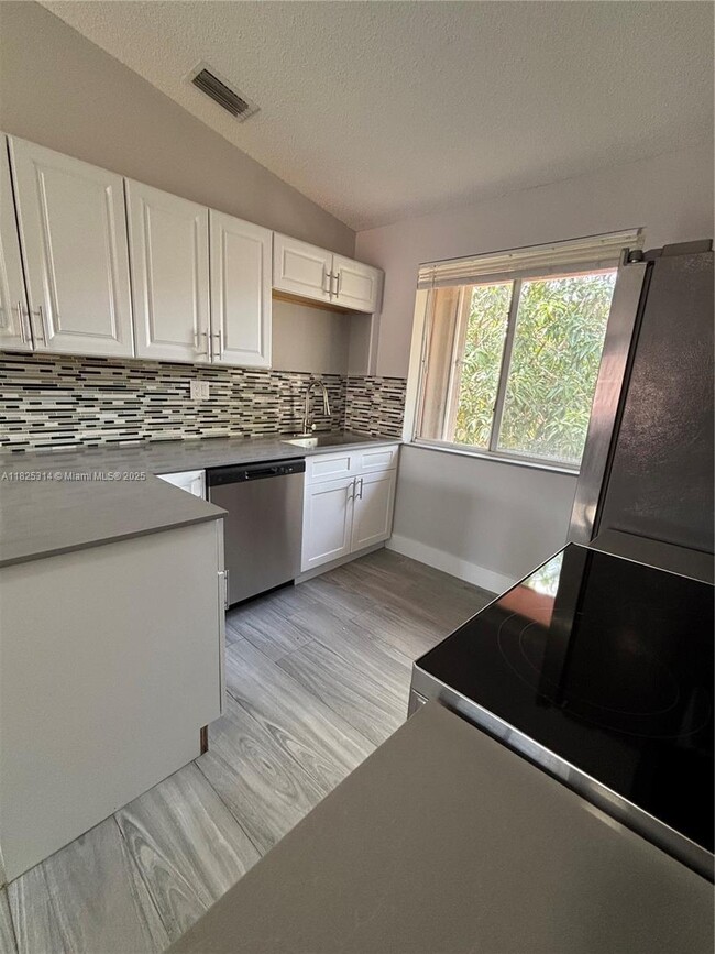 Building Photo - 8013 Lake Dr