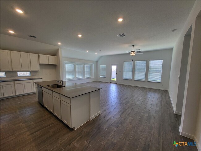 Building Photo - 1233 Fox Wing Wy