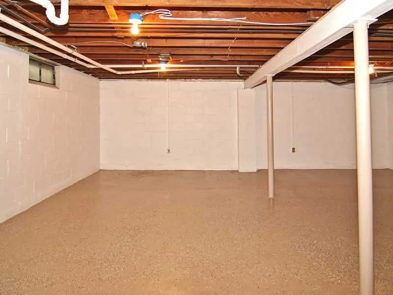 Building Photo - 10118 Holaday Dr