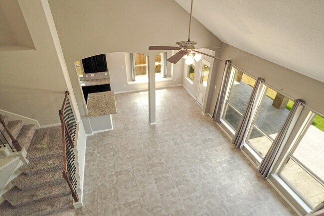 Building Photo - 7818 Lake Commons Dr