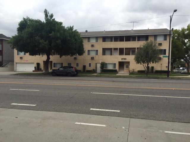 Building Photo - Victory Blvd Apartments