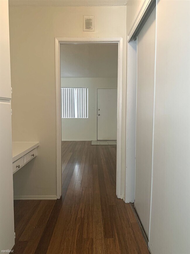 Building Photo - 723 N Gramercy Pl