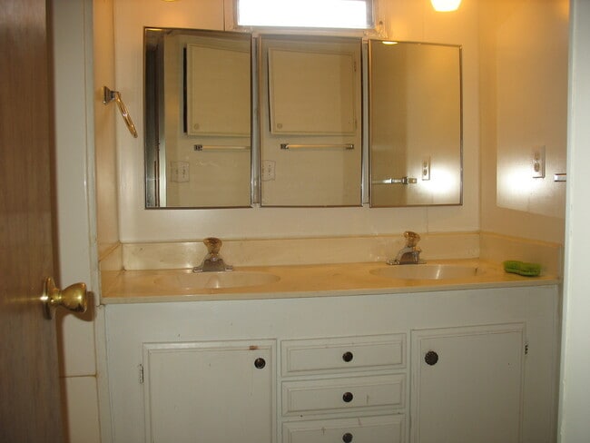 Building Photo - 2bed, 1bath mobile home - Kuna