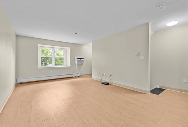 Building Photo - 675 Parker St