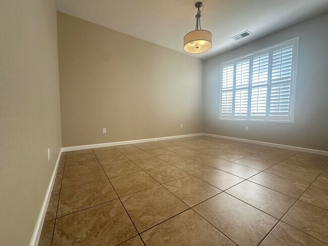 Building Photo - Gorgeous 4 Bedroom with Backyard Oasis wit...