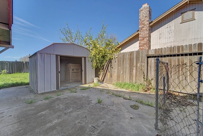 Building Photo - Freshly Updated 4-Bedroom Home with Central A/C & Garage