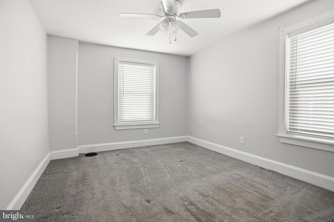 Building Photo - 33 E Front St