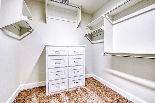 Building Photo - 3100 Pebble Pond Dr