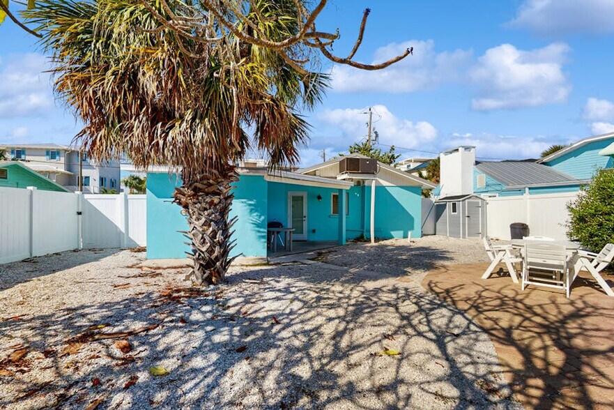 Building Photo - 207 Coconut Ave