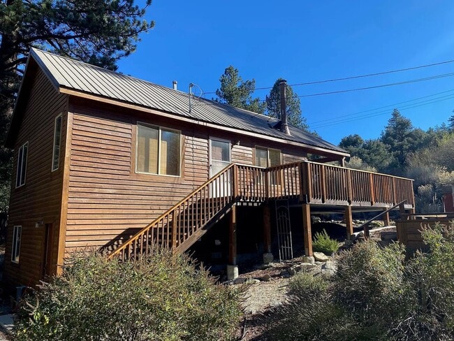 Building Photo - Clean 2 Bedroom Cabin-Style Home in Pine Mountain Club