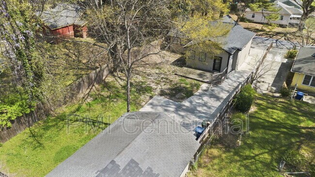 Building Photo - 562 Gary Rd NW