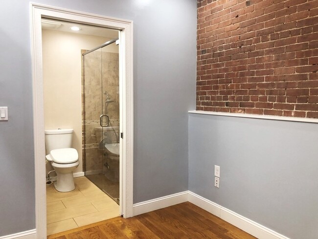 Building Photo - 169 Beacon St