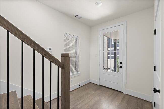 Building Photo - 1406 W 21st St
