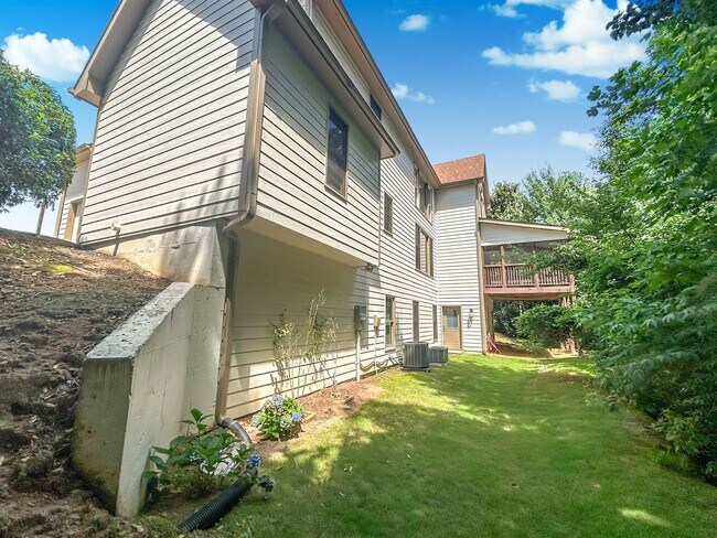 Building Photo - Stunning 5-Bedroom Executive Home in Kennesaw’s Preserve Falcon Hills!