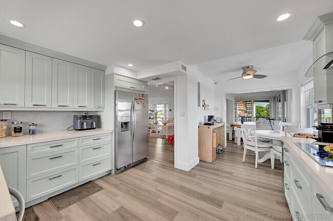 Building Photo - 2871 N Ocean Blvd