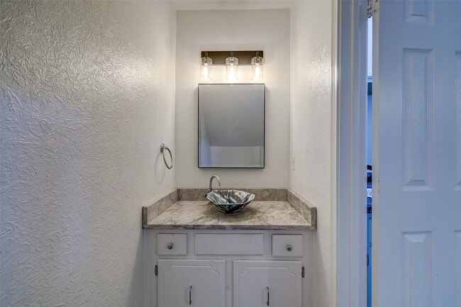 Building Photo - 2513 Bering Dr