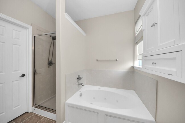 Building Photo - 1805 Jasmine Hollow Ln