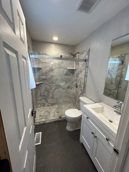 Building Photo - 10116 Fairfax Ct