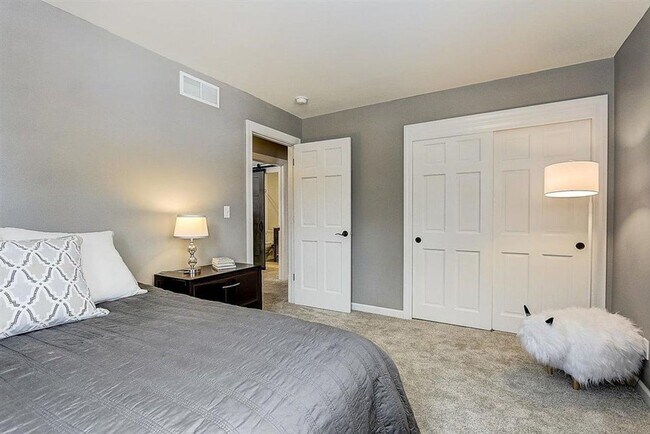 Building Photo - Updated Brookfield 4 bedroom home