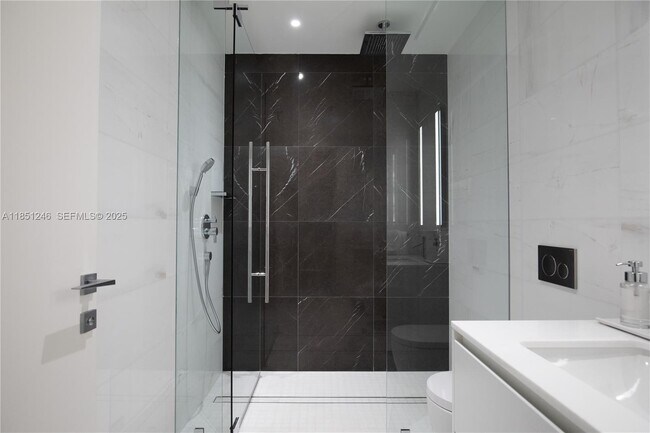 Building Photo - 300 Biscayne Blvd Way