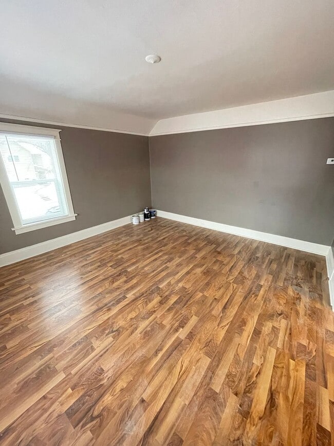 Building Photo - 606 N 60th Ave W