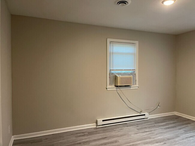 Building Photo - N Valor Drive 1633
