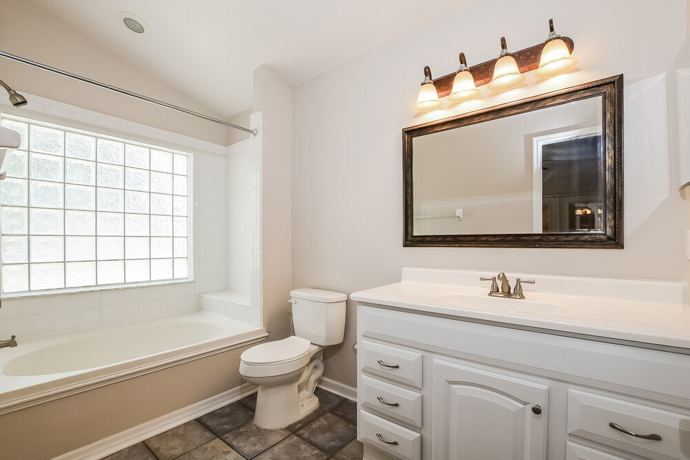 Building Photo - 1000 Country Cove Ct