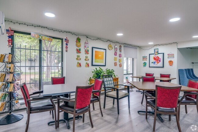 Building Photo - Studio Premium