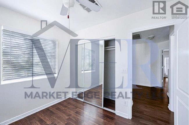 Building Photo - 3Bed/2.5Bath Townhouse at 24th St/Thomas! Move-In ready on 04/09/2026!